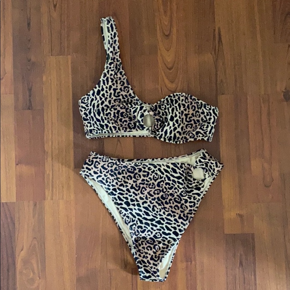 Pa sun LA hearts cheetah print bikini!!